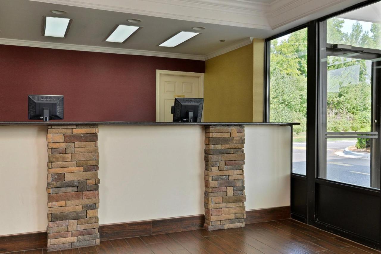 Red Roof Inn Dalton Εξωτερικό φωτογραφία