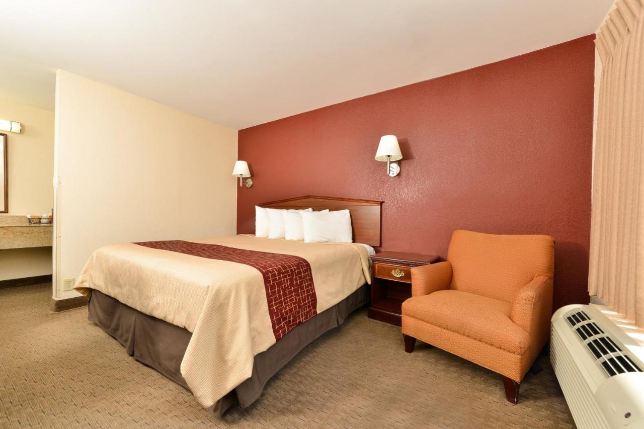 Red Roof Inn Dalton Εξωτερικό φωτογραφία