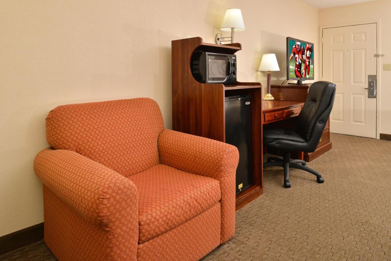 Red Roof Inn Dalton Εξωτερικό φωτογραφία