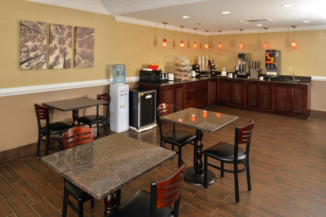Red Roof Inn Dalton Εξωτερικό φωτογραφία